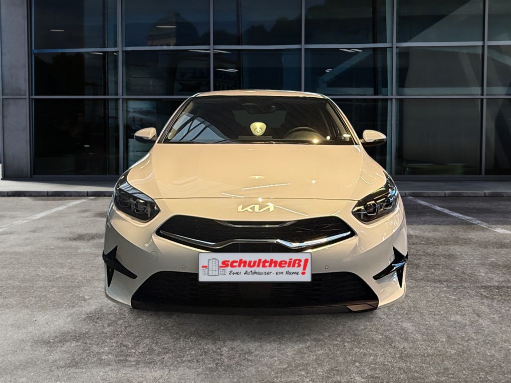 Fahrzeugabbildung Kia Ceed 1.5 T-GDI (48V Mild-Hybrid) DCT7 Ultimate E