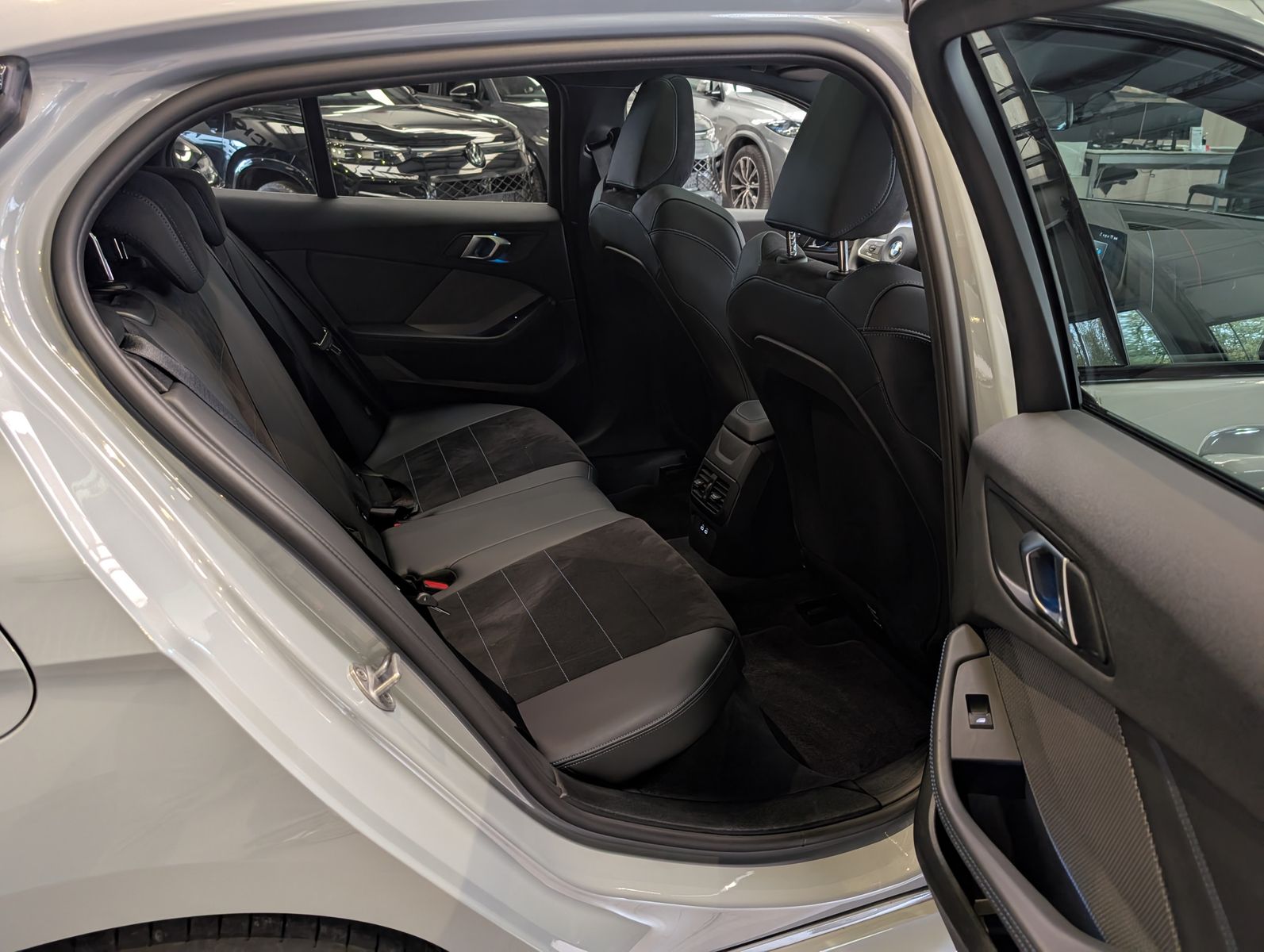 Fahrzeugabbildung BMW 123 i xDrive M-Sport Massag H/K Kamera Pano AHK