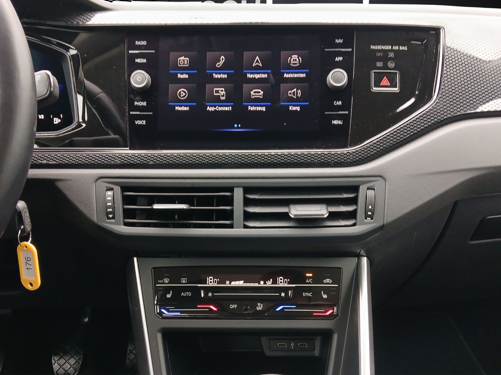 Fahrzeugabbildung Volkswagen Taigo TSI Life Matrix Navi AID ACC RFK SHZ