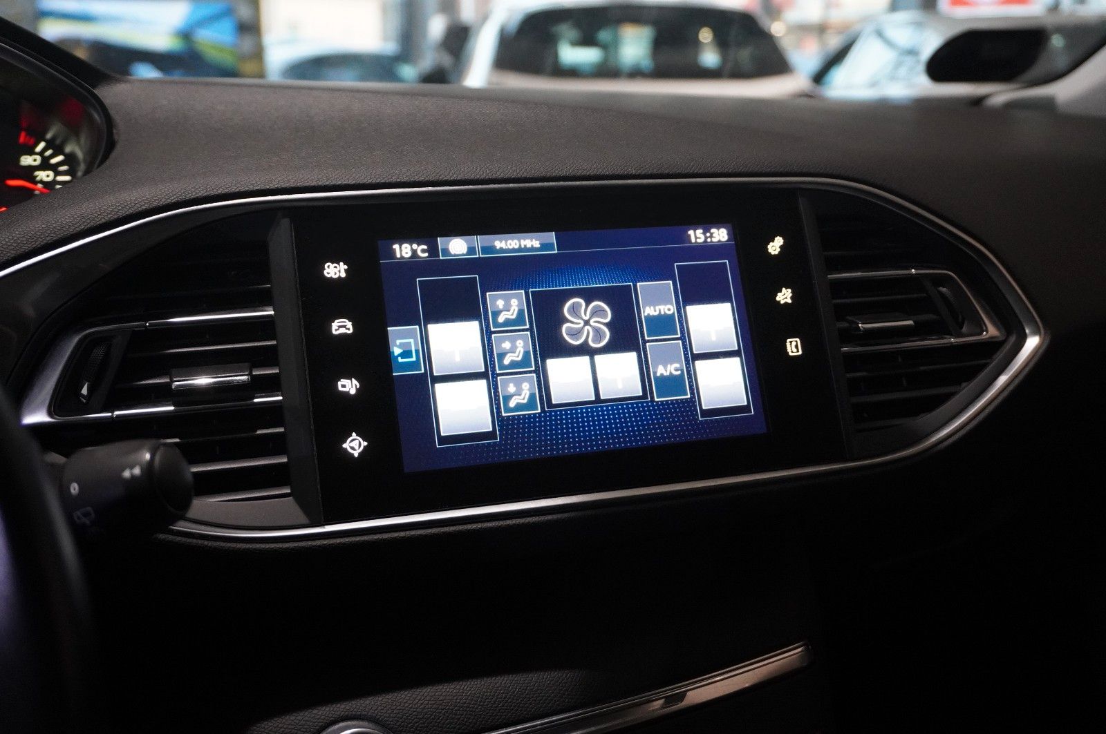 Fahrzeugabbildung Peugeot 308 SW 1.6 HDI ACTICE NAVI/SH/PDC/TEMP/SPORT/AHK