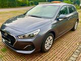 Hyundai i30 1.4 Select Navi* + Winterreifen