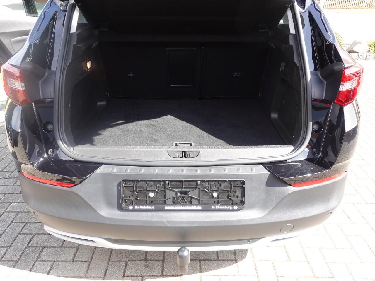 Fahrzeugabbildung Opel Grandland 1,6 Elegance Plug-in-Hybrid