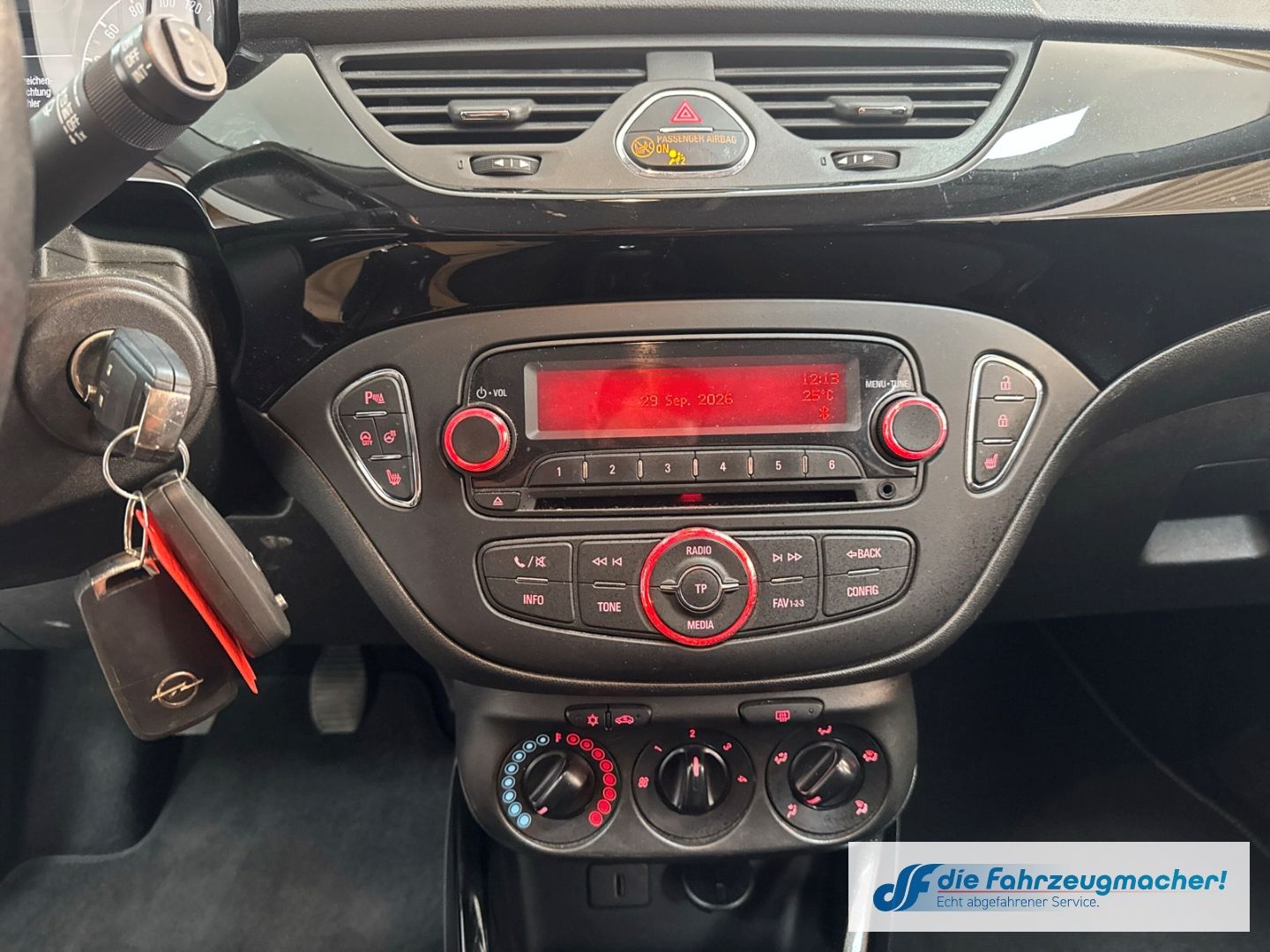 Fahrzeugabbildung Opel Corsa E Active SHZ LenkradHZG Temp PDC Berganfah