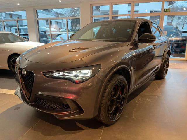 Alfa Romeo Stelvio Quadrifoglio 2.9 V6 Bi-Turbo AT8 Q4