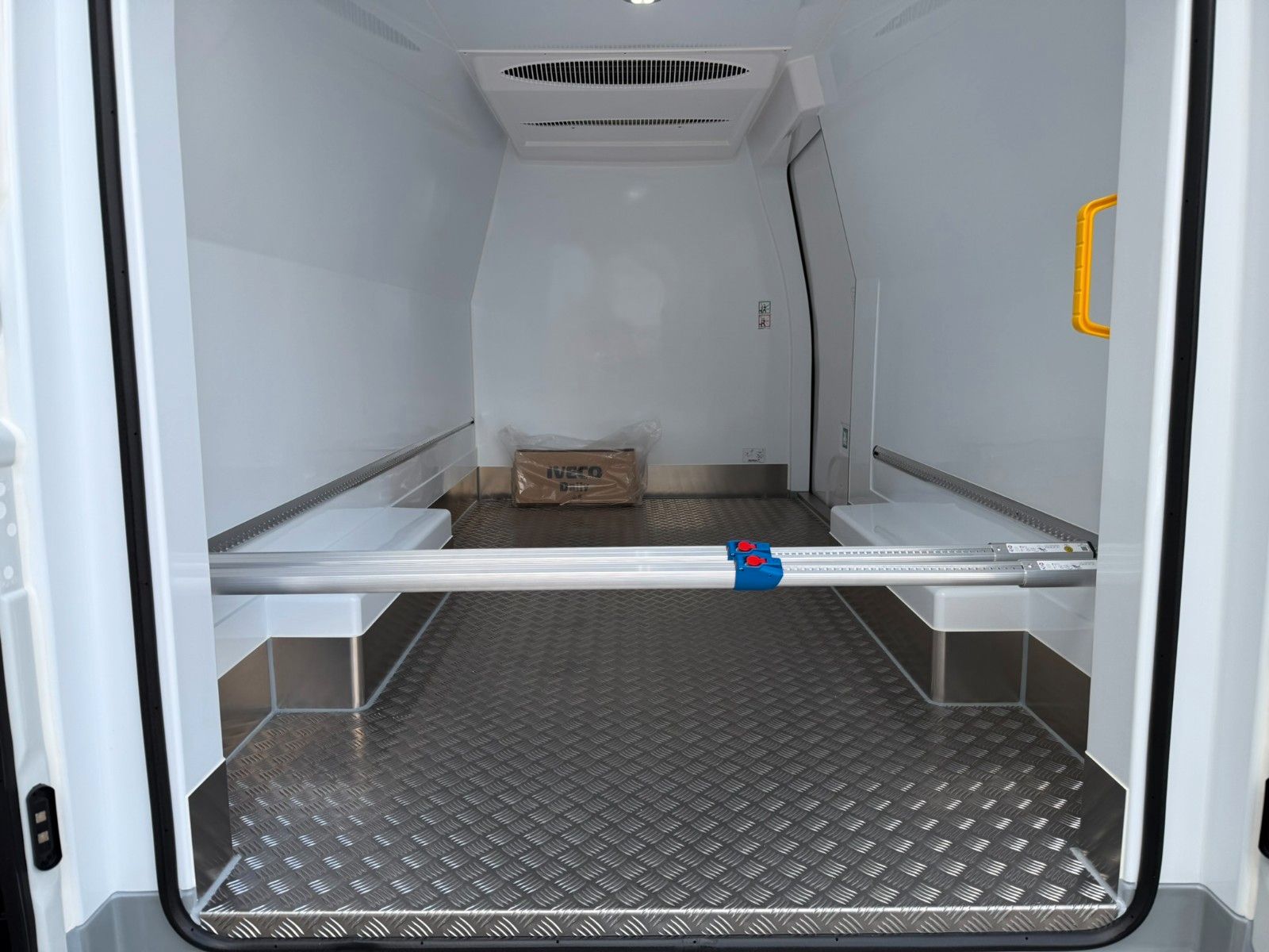 Fahrzeugabbildung Iveco Daily 35S16HA8 V Kühlkastenwagen *R 3520 mm*Navi