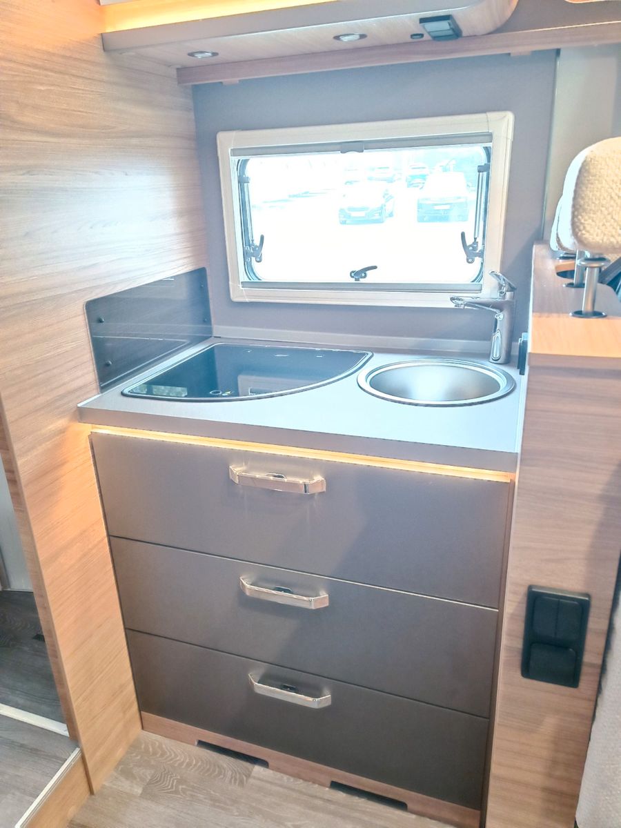 Fahrzeugabbildung Weinsberg CaraSuite 700 MEG *LED*Hubbett*TV*Stylepaket