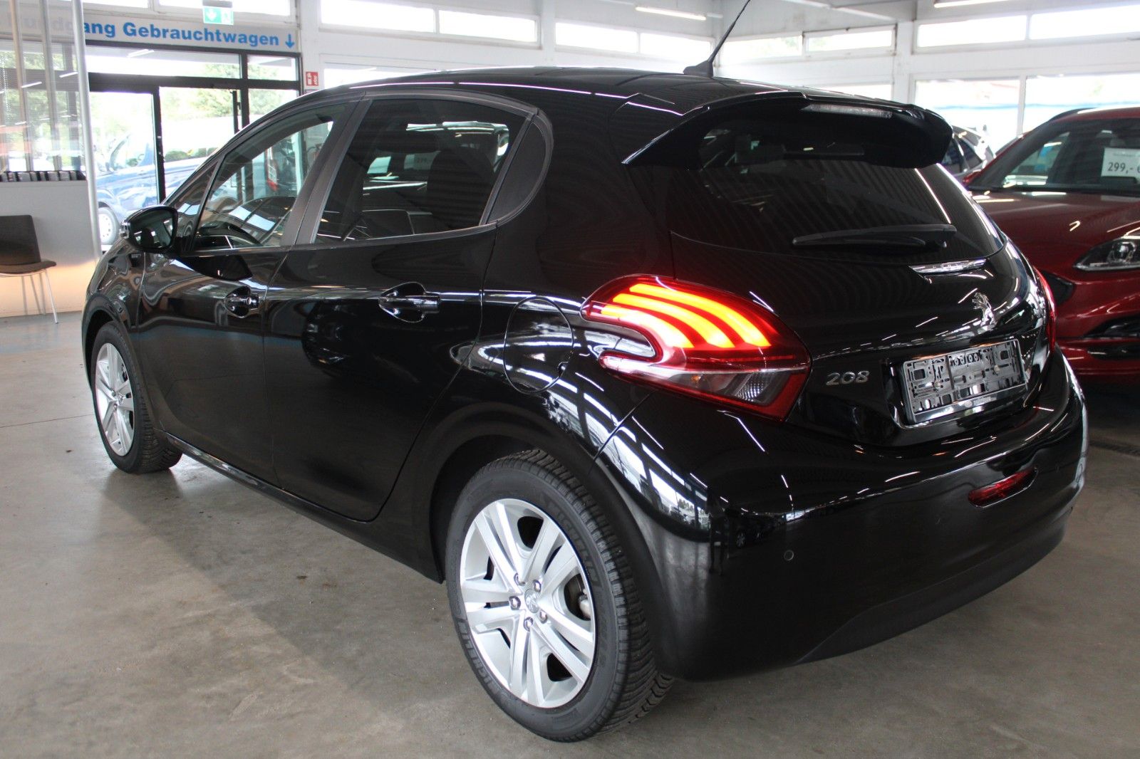 Fahrzeugabbildung Peugeot 208 Signature 110 Aut. Klimaauto PANO SHZ Allwet
