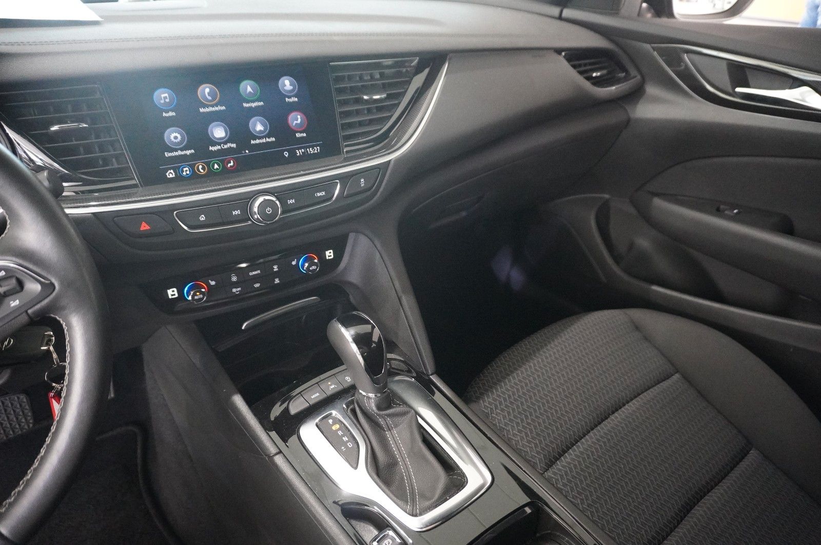 Fahrzeugabbildung Opel Insignia B ST 2.0T ELEGANCE NAVI/LED/VIRT./DAB+
