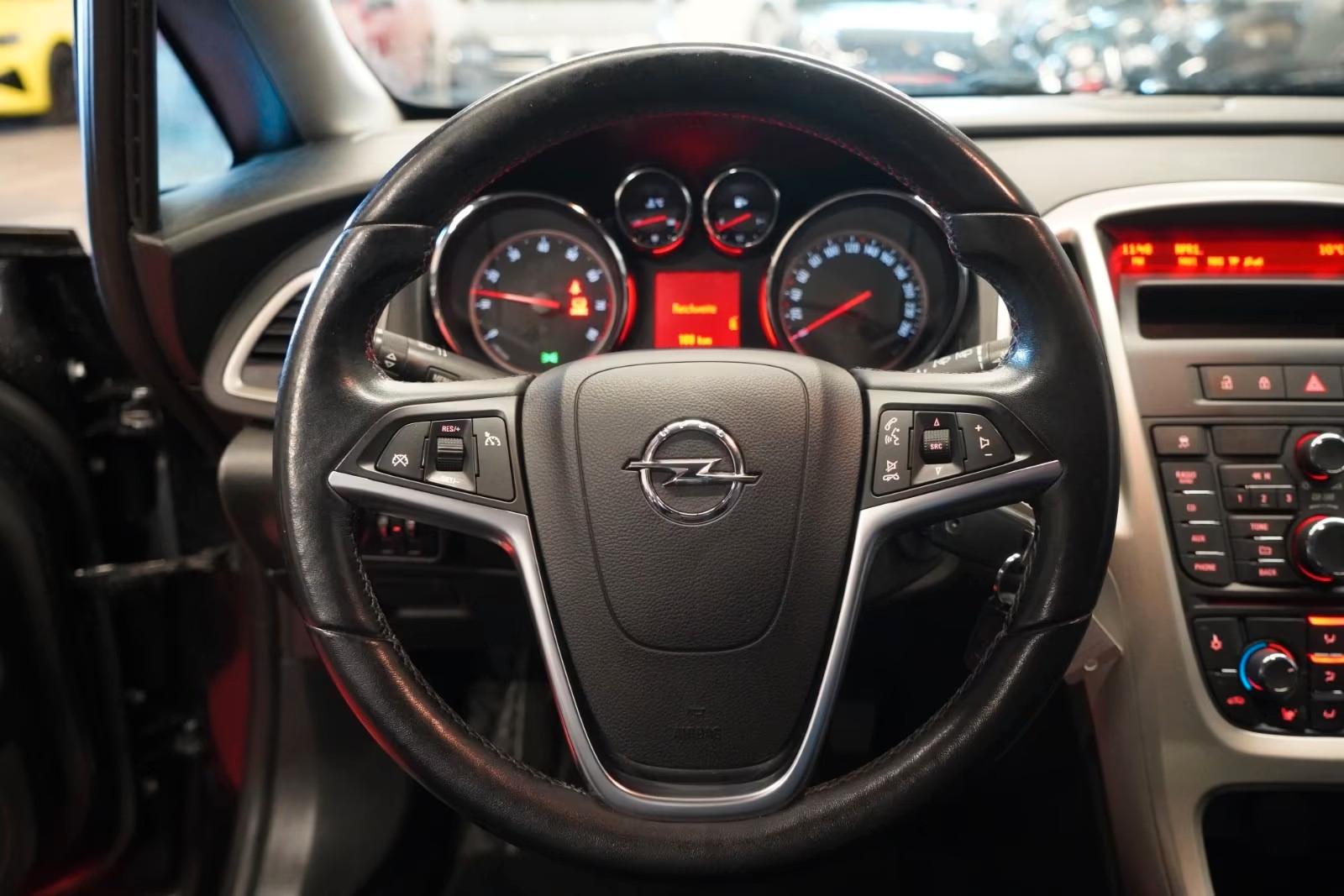 Opel Astra 2012 — photo 15