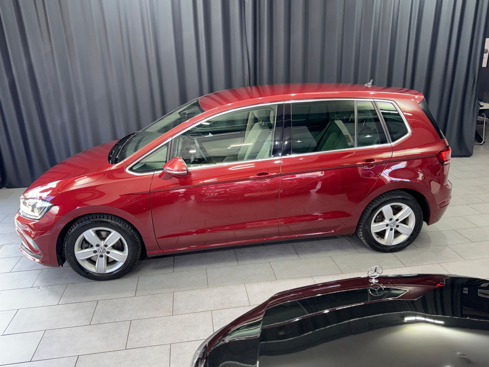 Fahrzeugabbildung Volkswagen Golf Sportsvan VII 1.5TSI  Highline|NAVI|KAMERA
