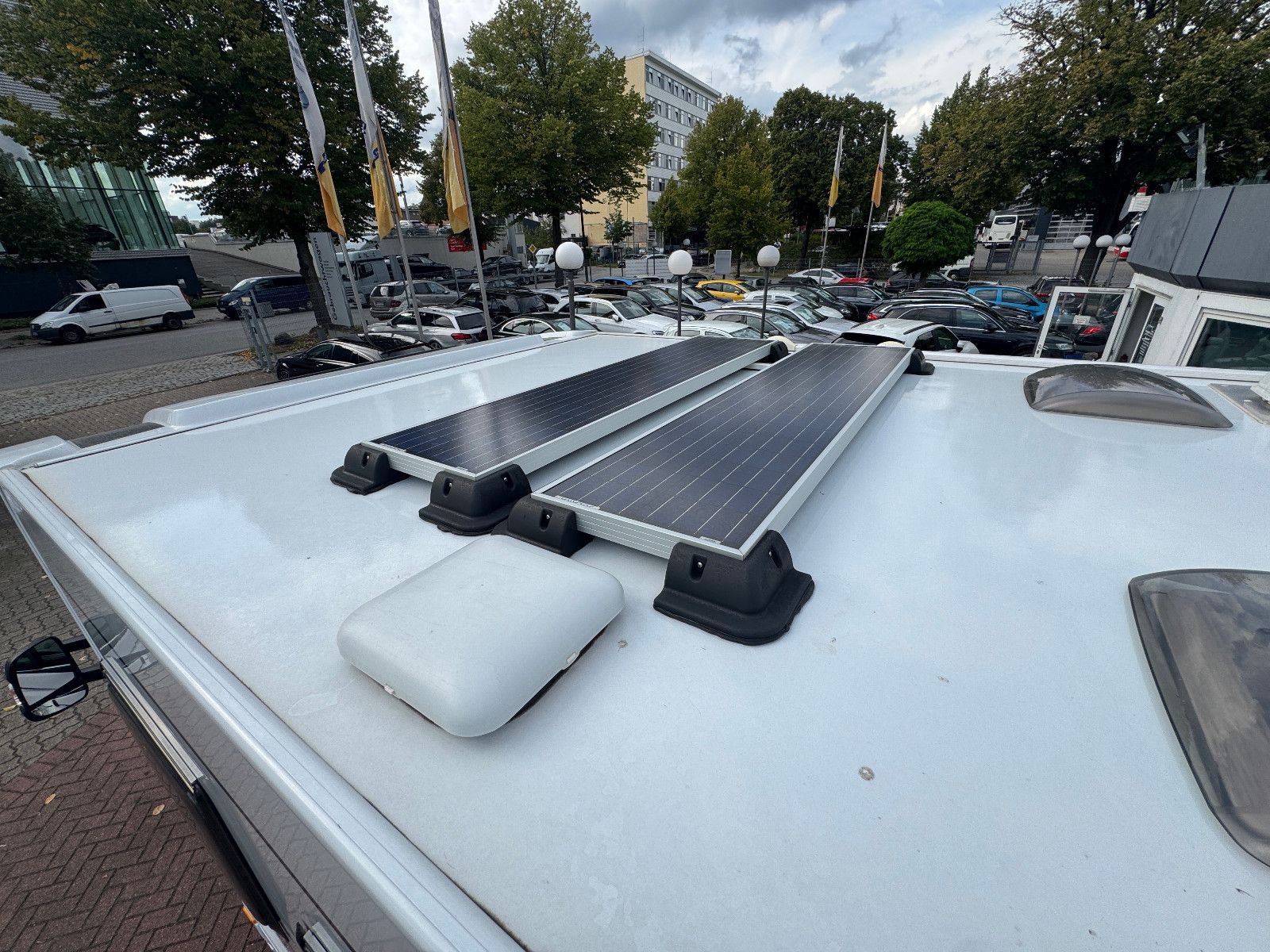 Fahrzeugabbildung Dethleffs PULSE CLASSIC SoMo T 7051 DBM / EB SOLAR 1.HAND