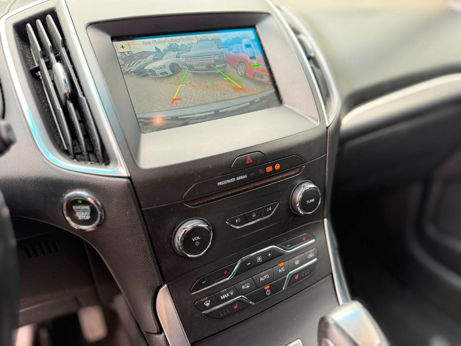 Ford Edge Titanium 4x4*Keyless*8Fach*Navi*Szhz