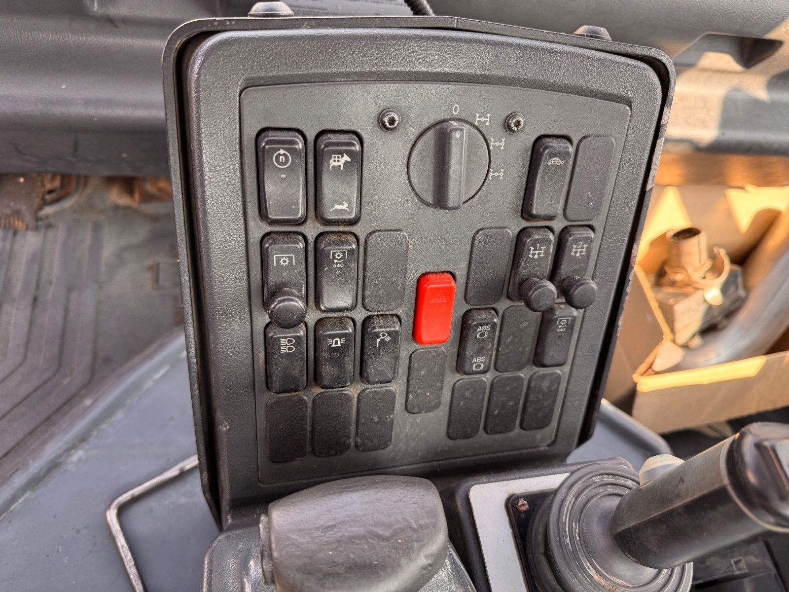 Fahrzeugabbildung Mercedes-Benz Unimog U300 4x4 Vario-Pilot