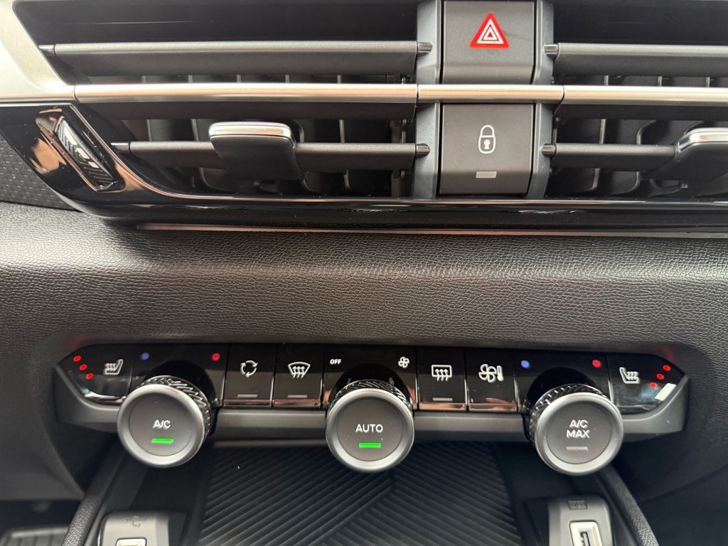 Fahrzeugabbildung Citroën C4 Hybrid 145 COLLECTION