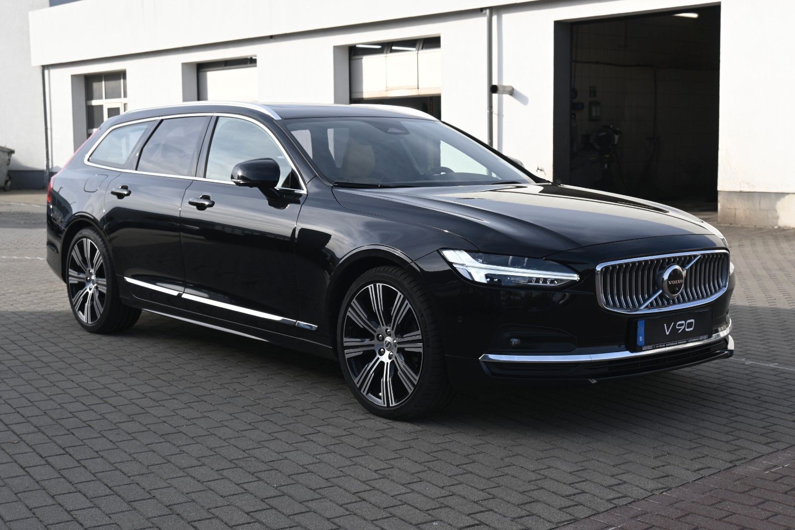 Fahrzeugabbildung Volvo V90 B4 D Plus Bright*STDHZG*360°*PANO*ACC*AHK
