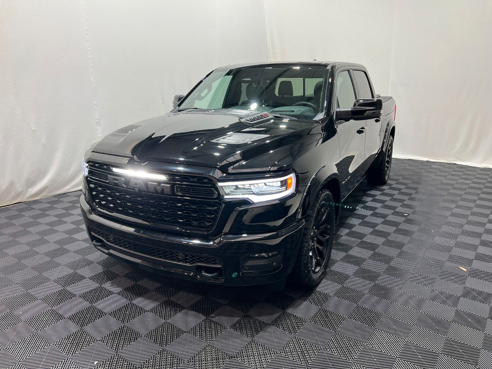 Fahrzeugabbildung Dodge RAM 1500 Limited Night  H/O 3.0L / MFT RTR Ed.