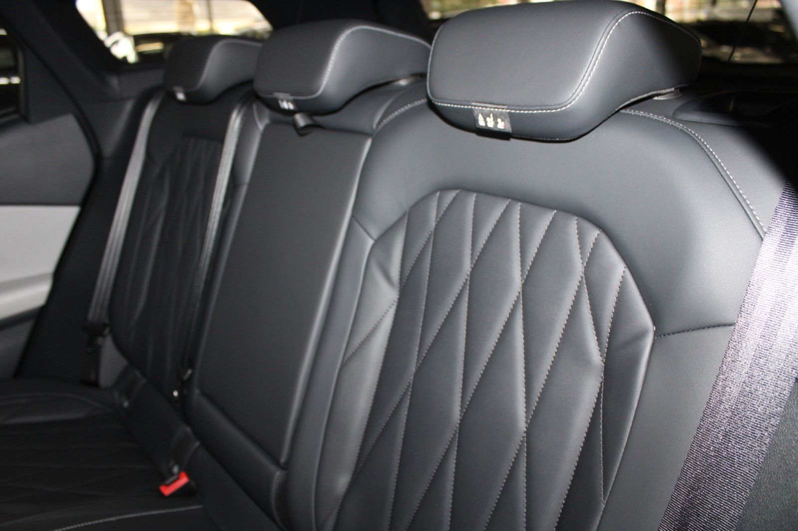 Fahrzeugabbildung Ford Explorer BEV Extended Range  RWD Premium mit AHK