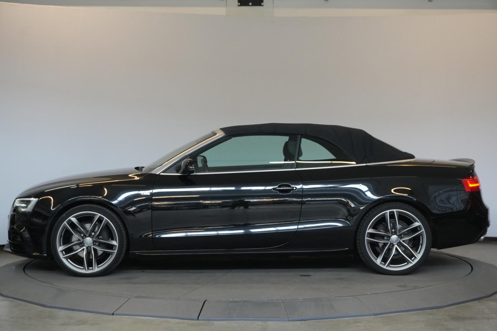 Audi A5 Cabriolet 3.0 TDI quattro S line +