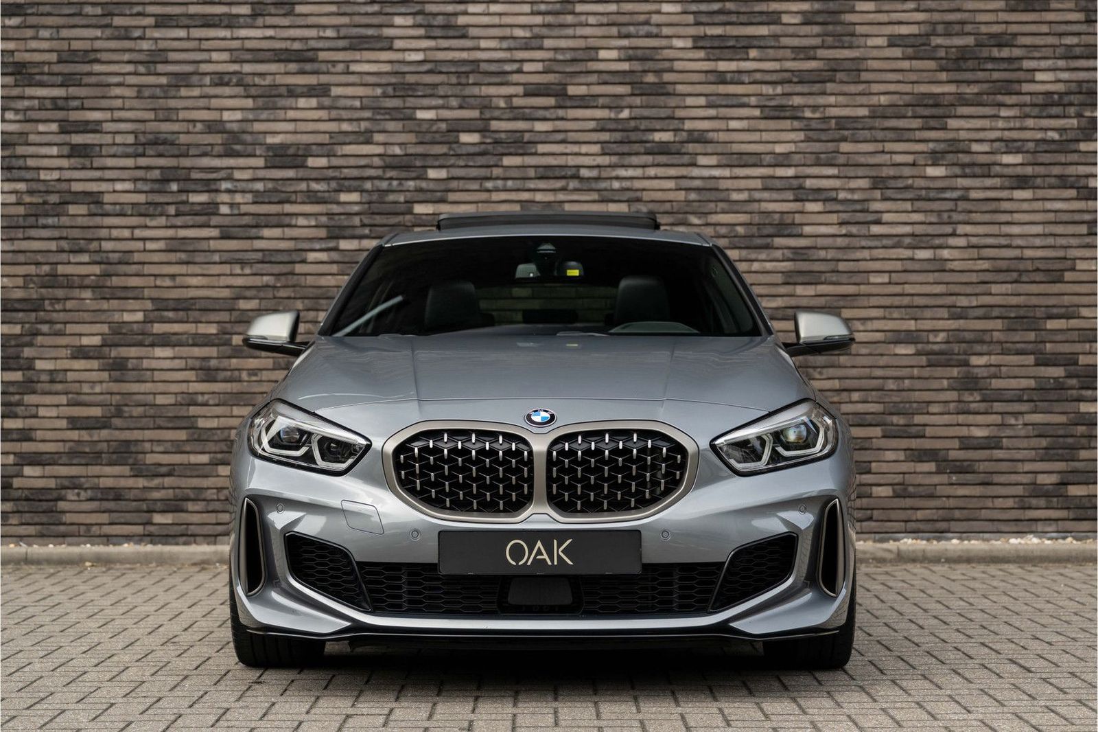 BMW M135i 1-serie xDrive | Live Cockpit | Panorama | imagem 3