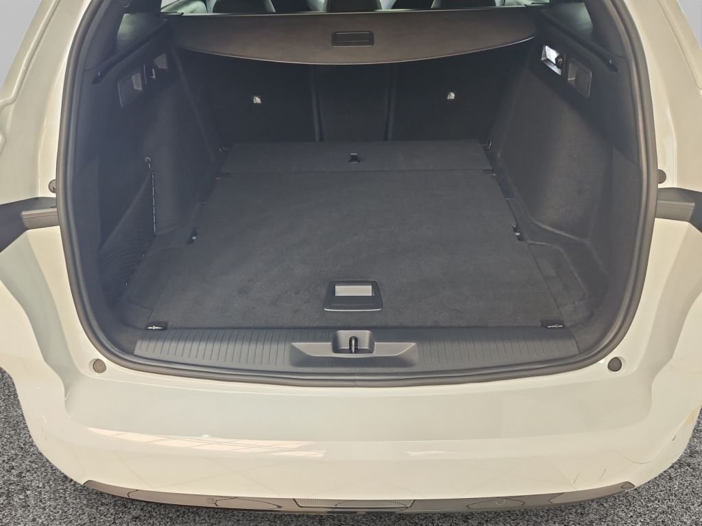 Fahrzeugabbildung Opel Astra ST Hybrid 107 kW Ultimate (L)