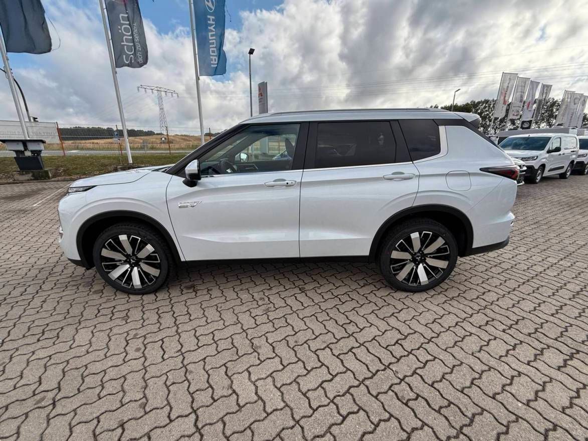 Fahrzeugabbildung Mitsubishi Outlander Plug-in Hybrid Select 2.4
