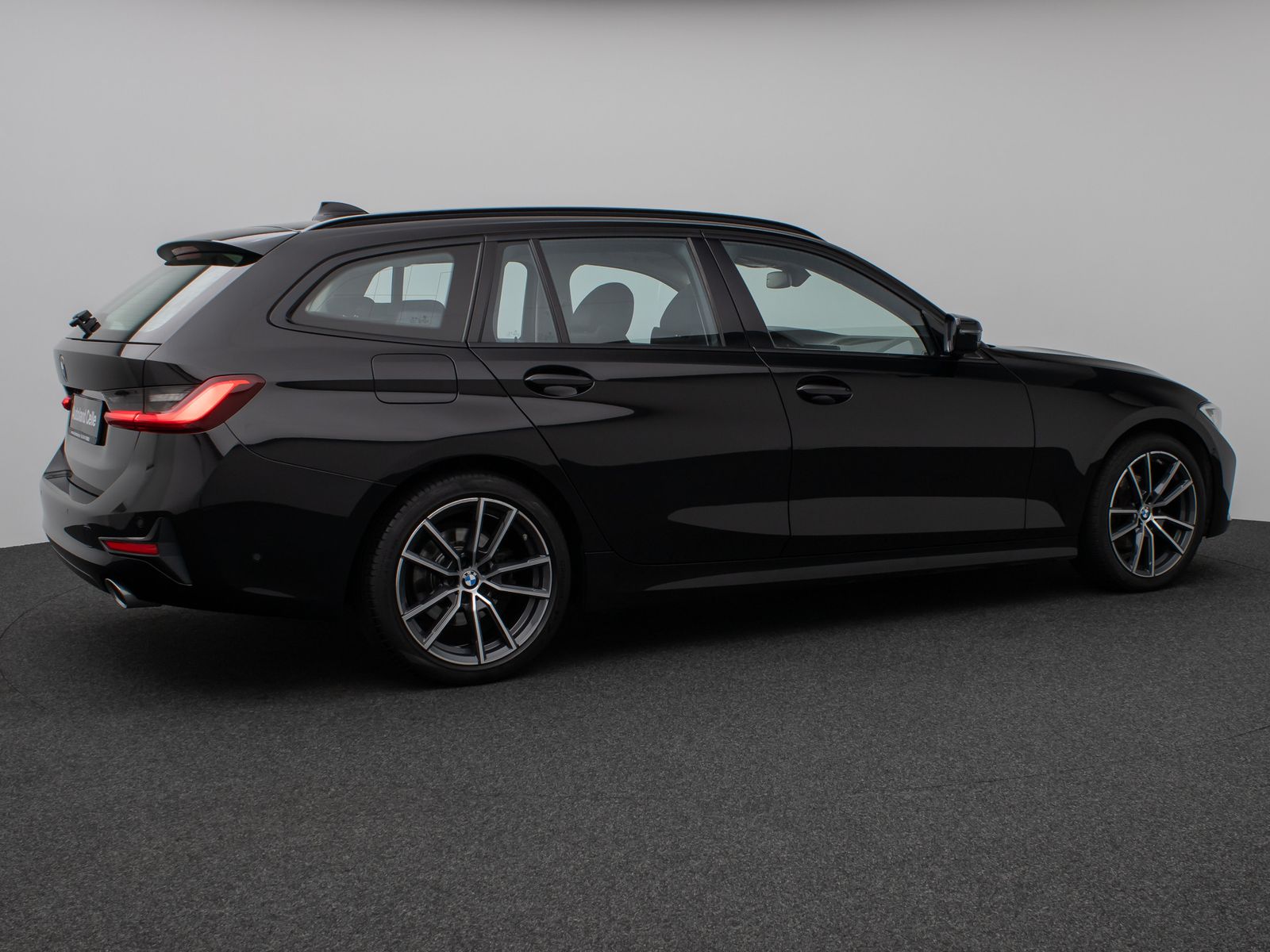 Fahrzeugabbildung BMW 320d  Sport Line Panorama HUD DAB Lordos LED PDC