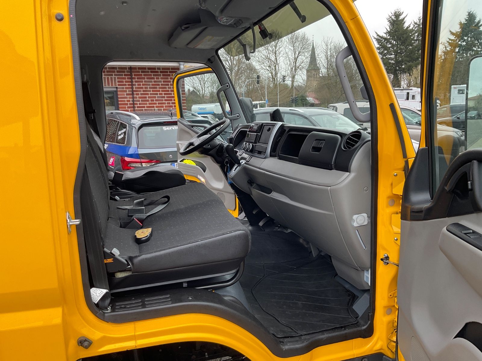 Fahrzeugabbildung Mitsubishi Fuso Canter,Abschleppbrille,Fahrzeugplateau