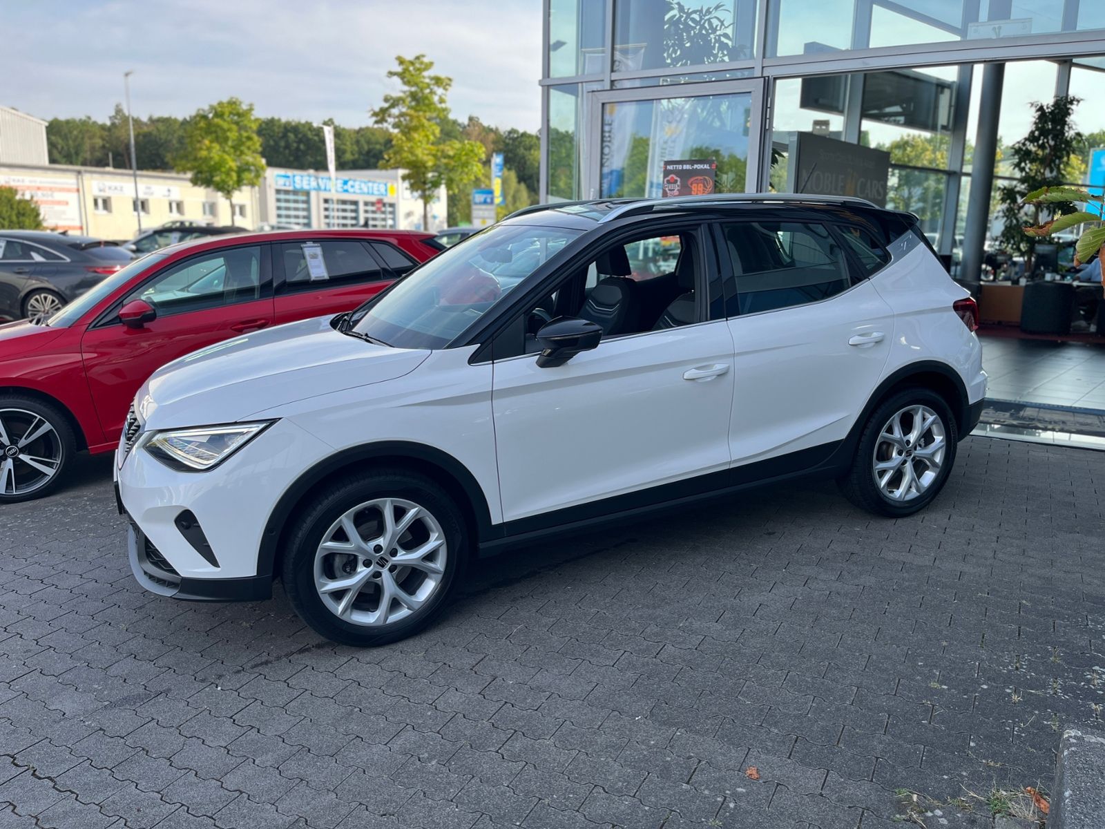 Fahrzeugabbildung SEAT ARONA  1.5 TSI DSG FR ACC LED NAV RFK SHZ 17"