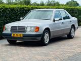 Mercedes-Benz 200 200-500 (W124) 250 D automatik - Mercedes-Benz 200 Oldtimer mit Diesel-Antrieb
