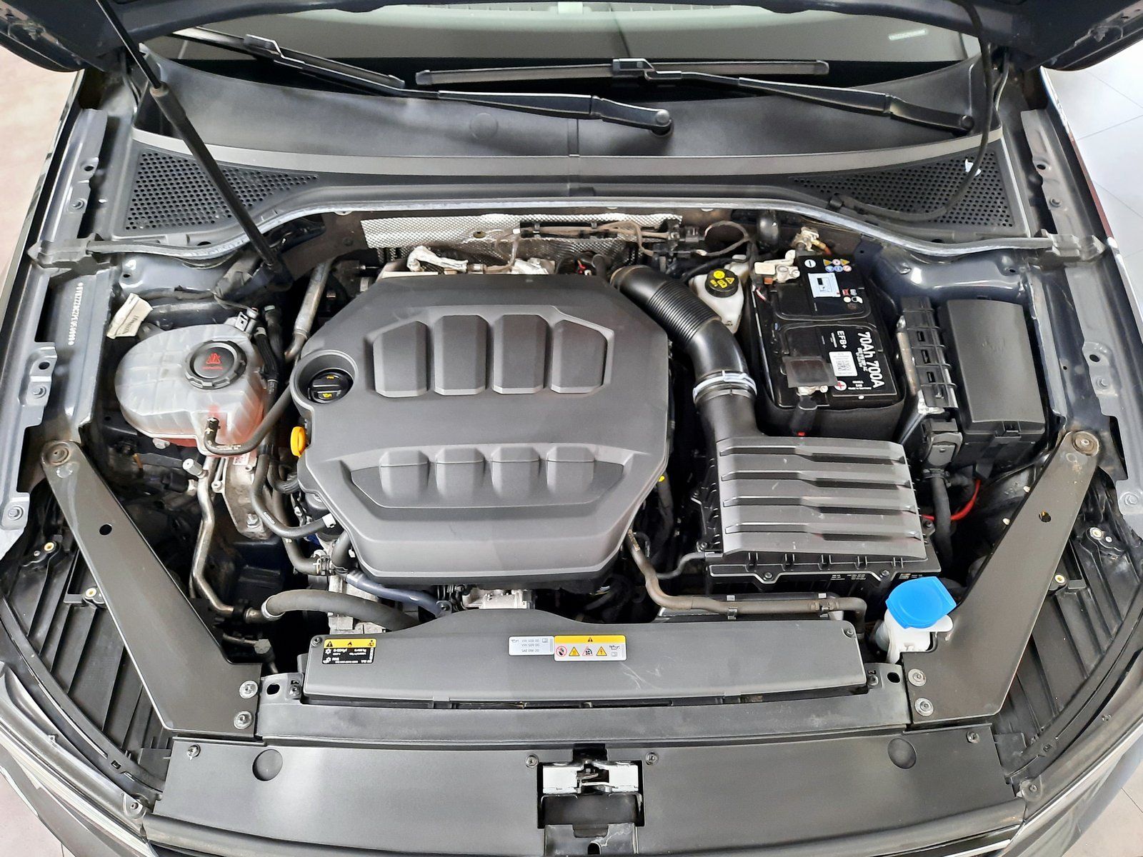Fahrzeugabbildung Volkswagen Passat Variant Elegance TSI DSG *AHK*Navi*Cam*