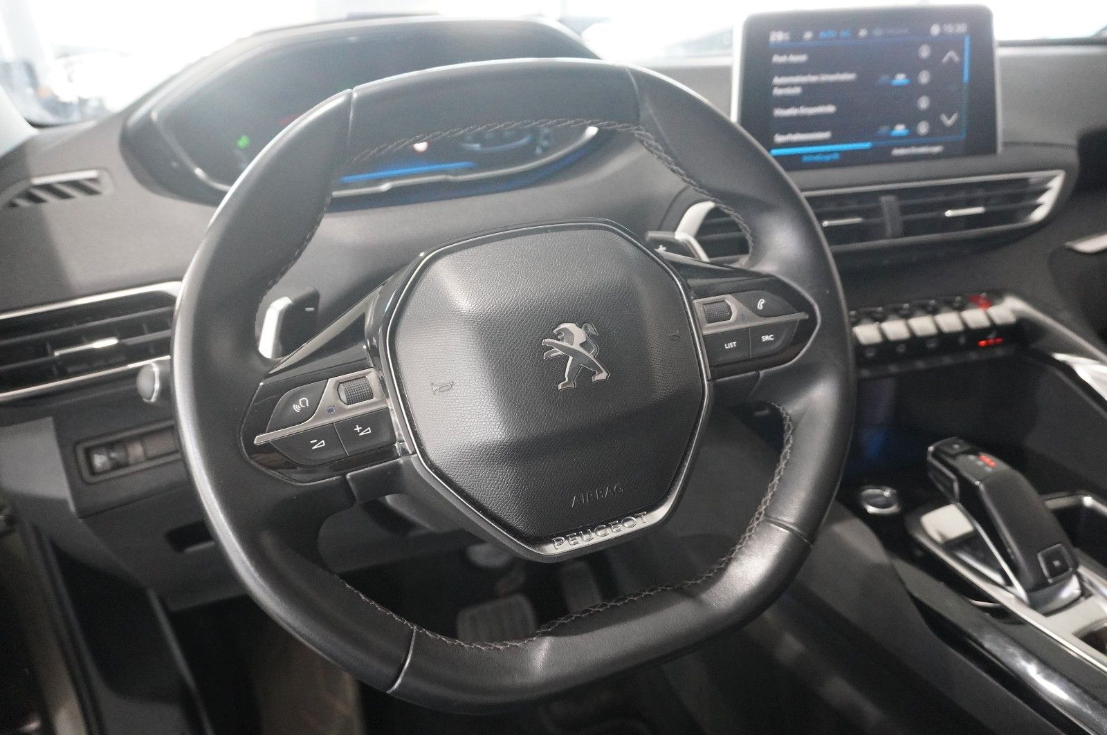 Fahrzeugabbildung Peugeot 5008 1.6D ALLURE 7-SITZER NAVI/KAMERA/SHZ/SPORT
