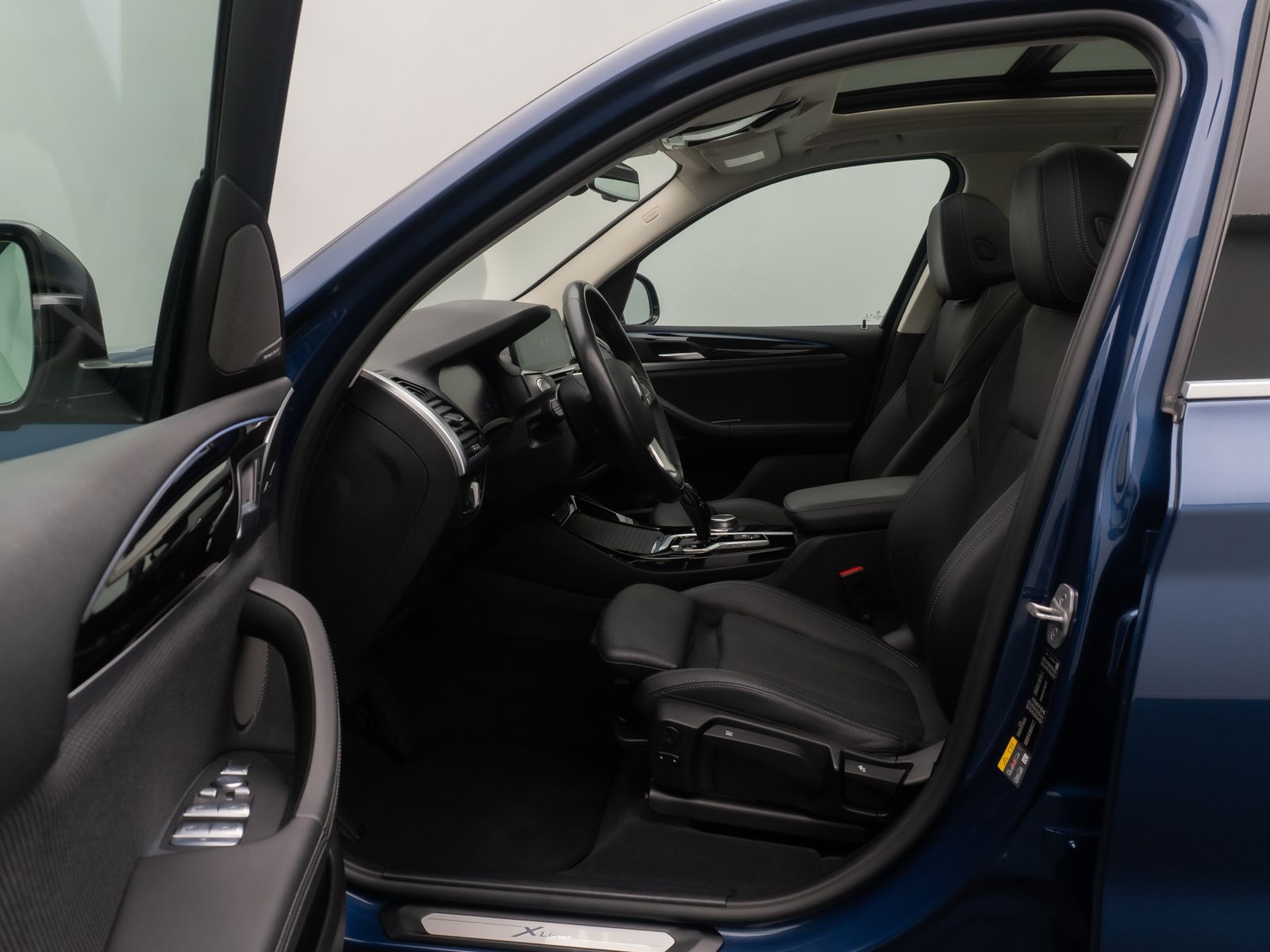 Fahrzeugabbildung BMW X3 xD30e xLine DAB Kamera AHK Alarm Panorama H/K