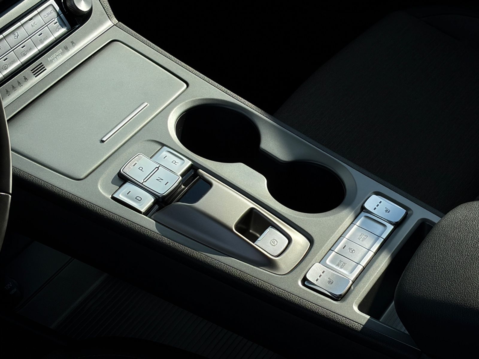 Fahrzeugabbildung Hyundai KONA E Select 2WD ACC LKAS SHZ LHZ CAM CarPlay