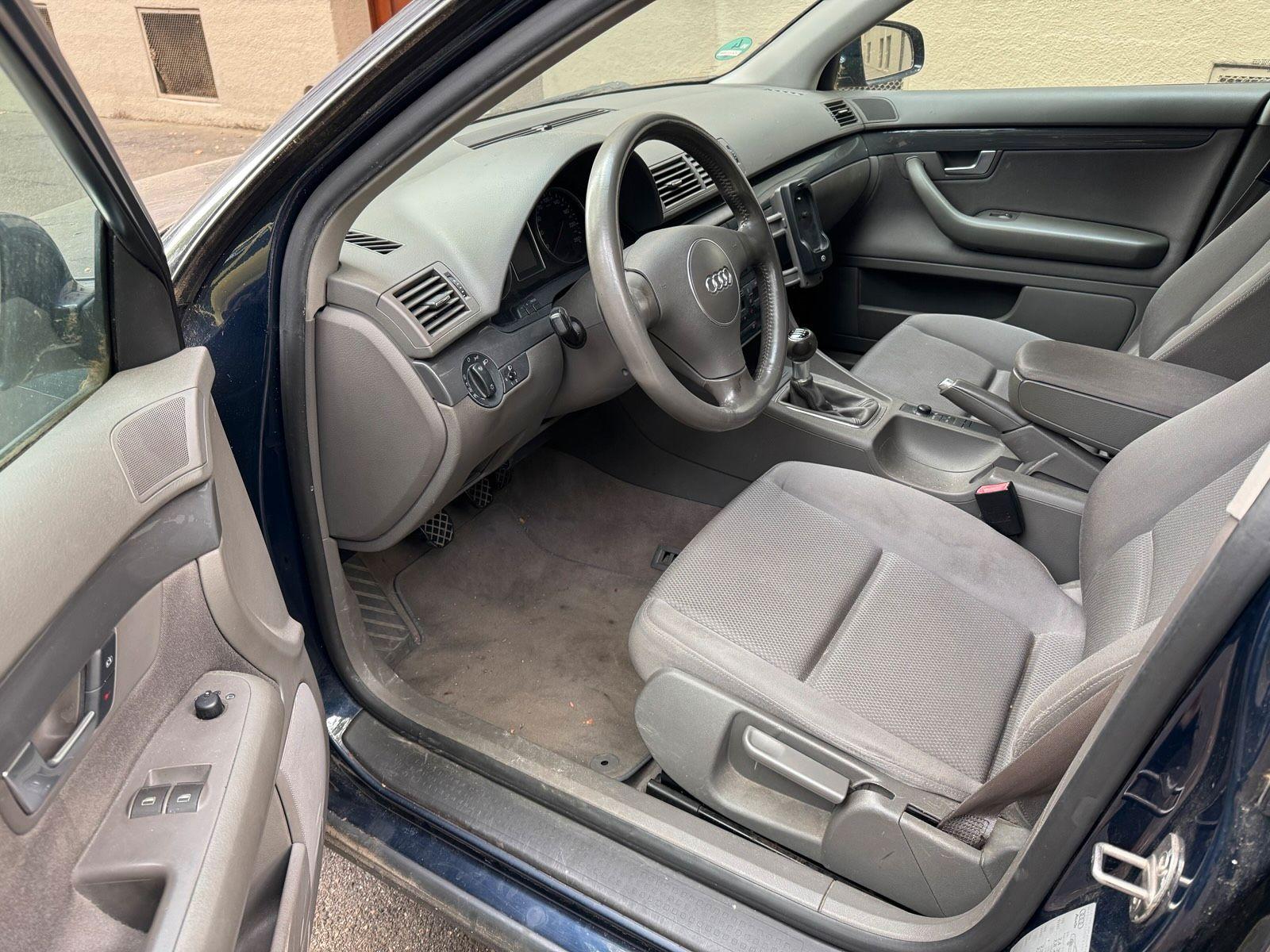 Audi A4 2004 — photo 5