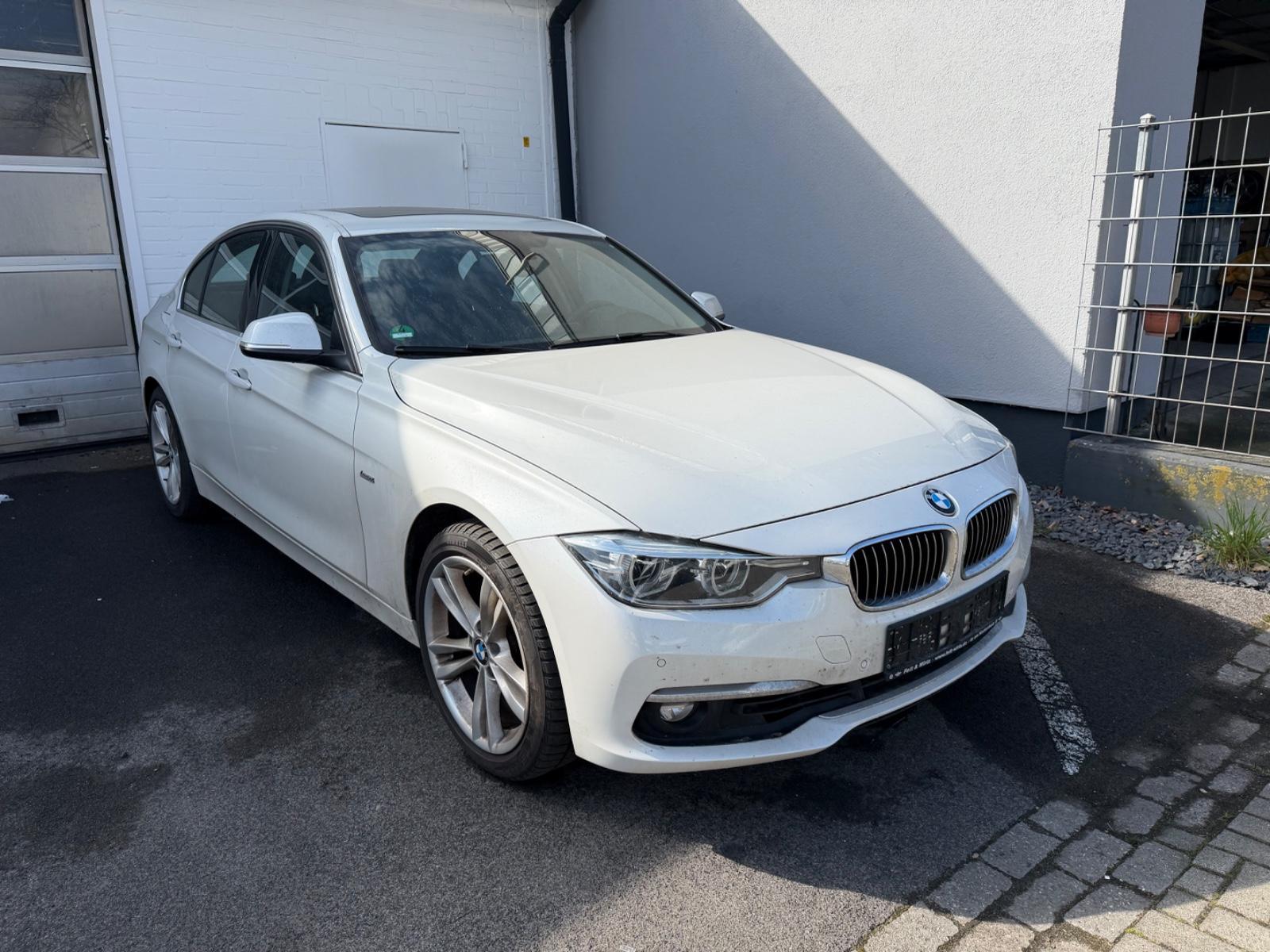 BMW 330 i Lim. Luxury Line Aut.