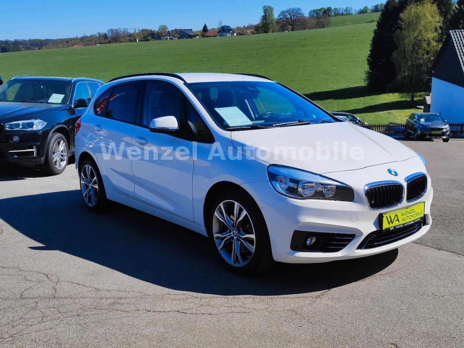 BMW 220i Active Tourer *LED*ATM*NAVI*PDC*AHK*