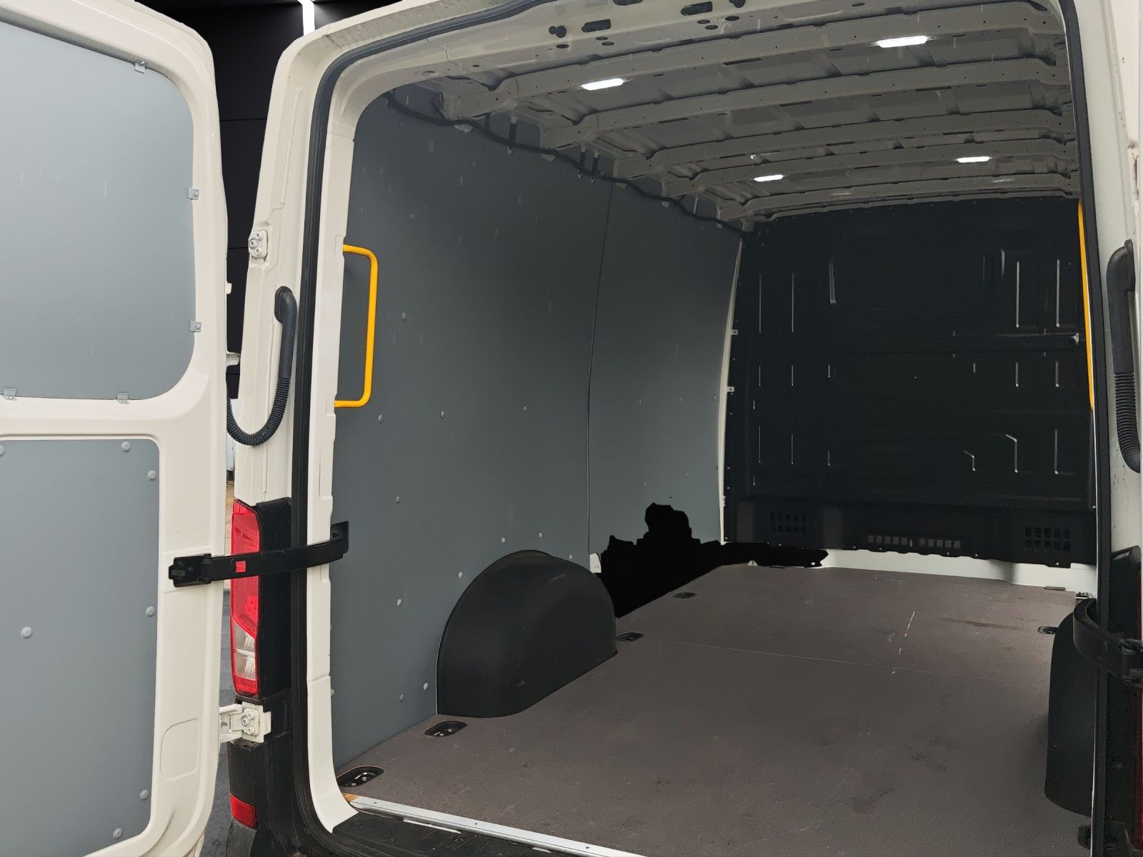 Fahrzeugabbildung Volkswagen Crafter Kasten 35 MR Klima RFK DAB