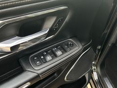 Fahrzeugabbildung Dodge RAM 1500 Gen5 5.7 Hemi Laramie Leder Navi AHK