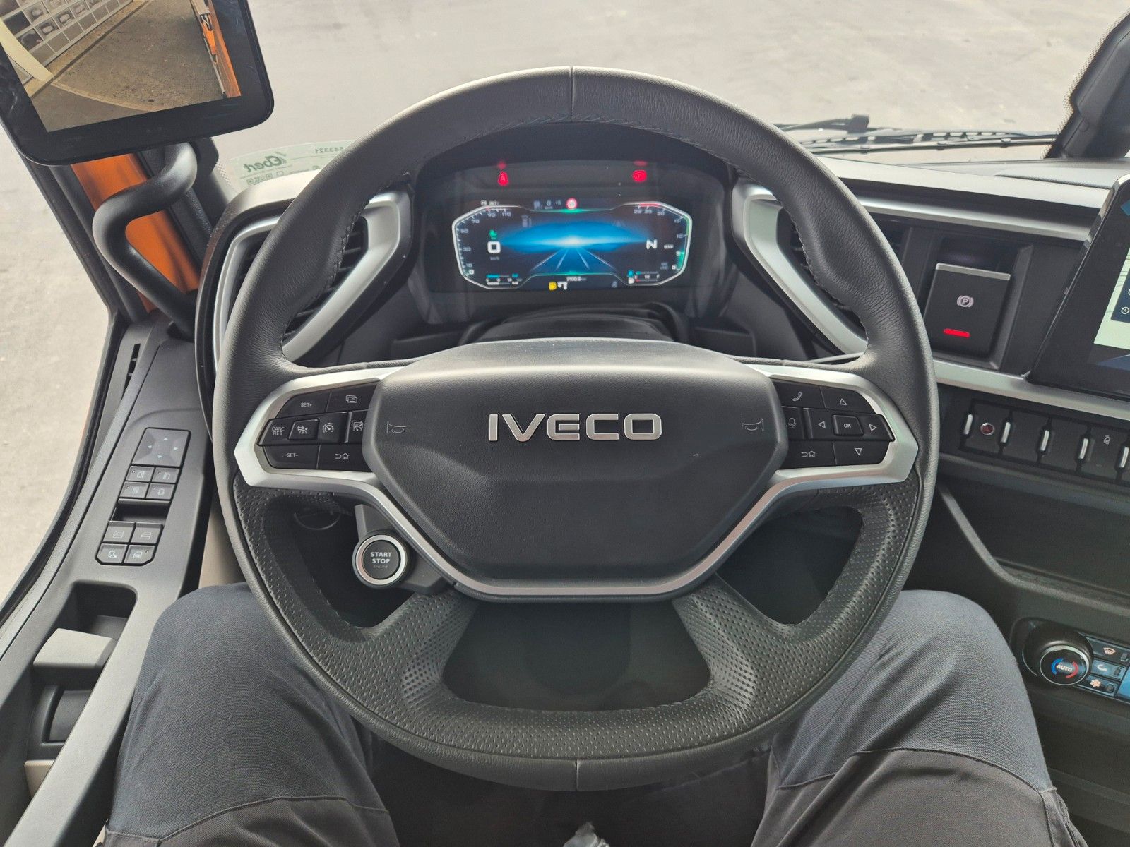 Fahrzeugabbildung Iveco AS280X58Y/ PS ON Hiab FTR18 Funk AHK Bett Cam