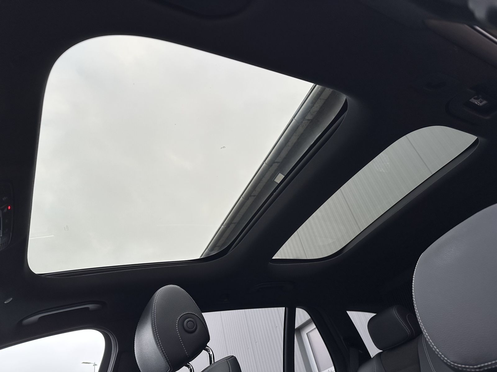 Fahrzeugabbildung Mercedes-Benz E 300de T AMG-Line NAV+LED+PANO+360°+DISTRONIC