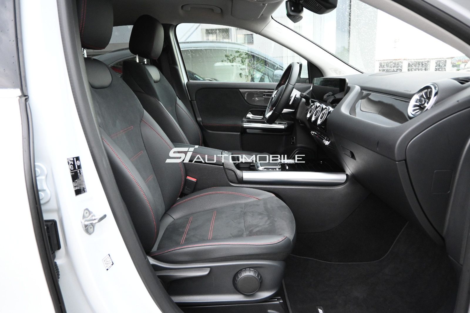 Fahrzeugabbildung Mercedes-Benz GLA 250 DCT AMG Line °DISTRONIC°HUD°STANDHEIZUNG