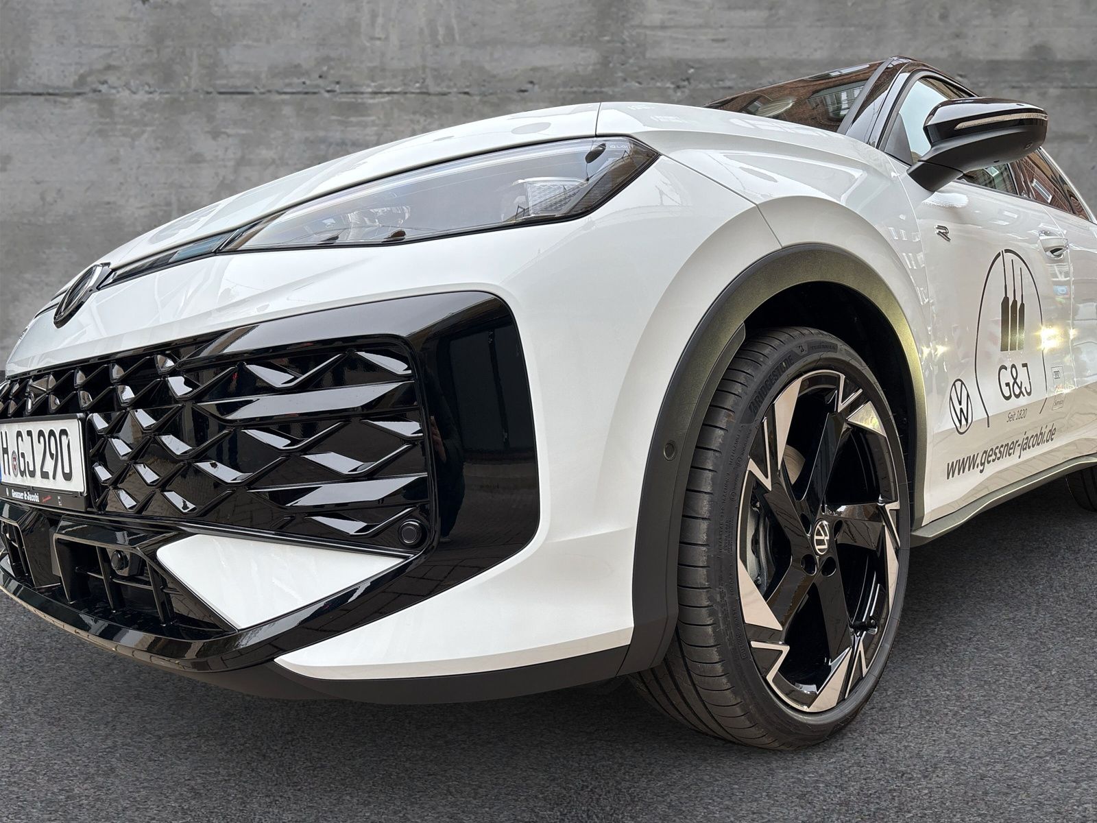 Fahrzeugabbildung Volkswagen T-Roc R-Line 1.5 eTSI DSG App-Connect RFK