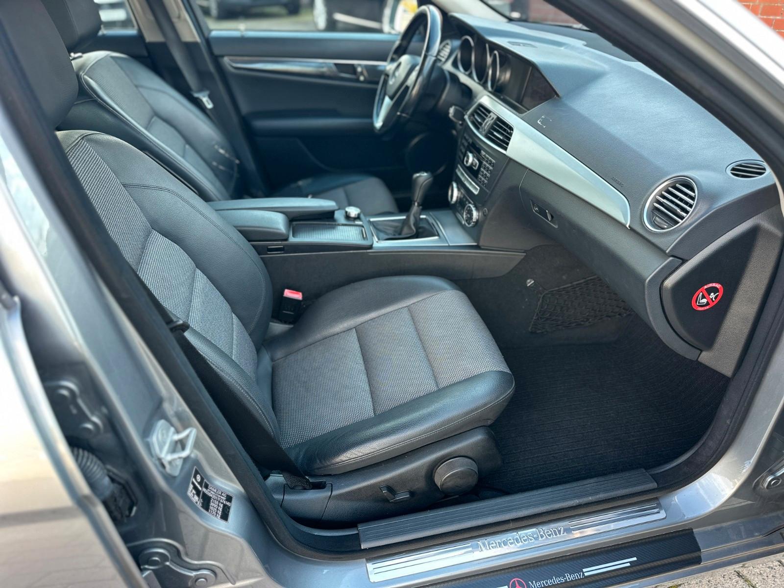 Mercedes-Benz C200 2011 — photo 8