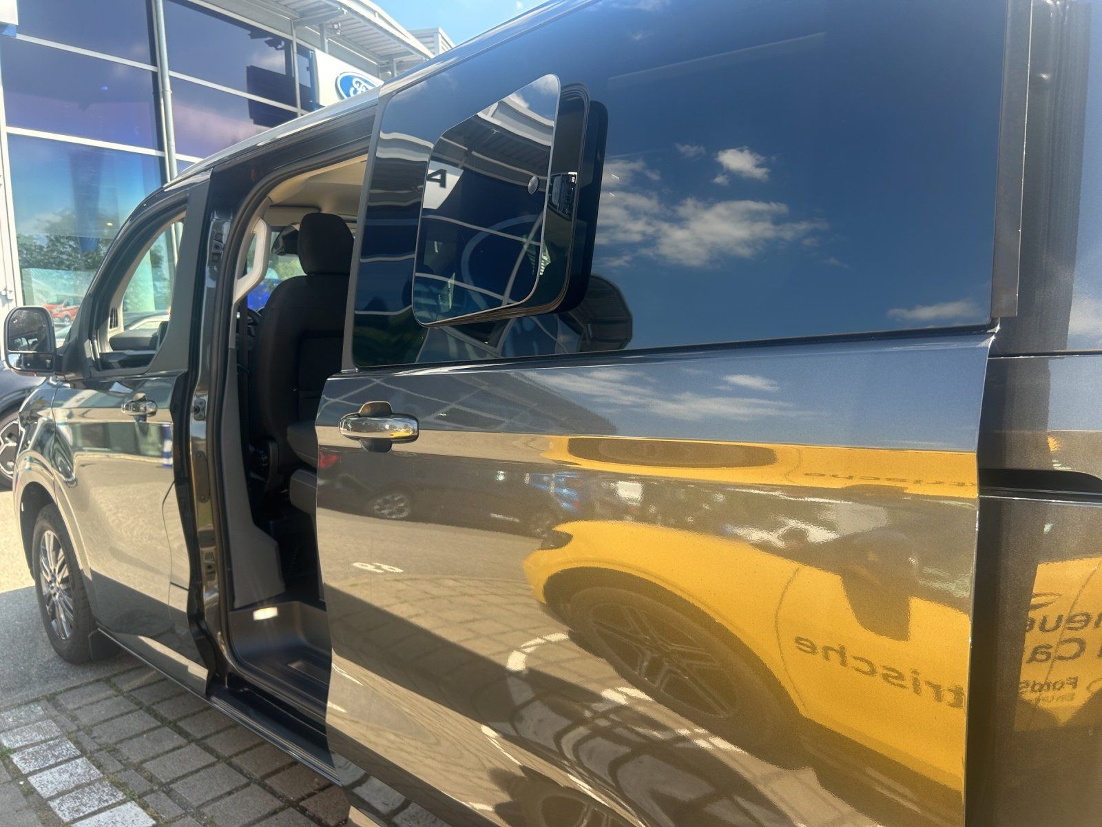 Fahrzeugabbildung Ford Tourneo Custom Autom. L2 AHK 3 Zo. Klima. Tech.5