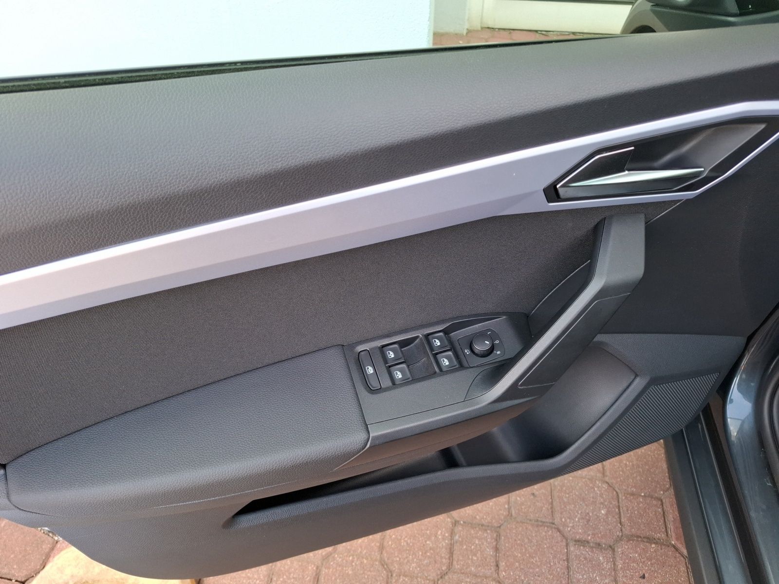 Fahrzeugabbildung SEAT Arona TSI FR-Line DSG LED Navi AID ACC RFK SH LM