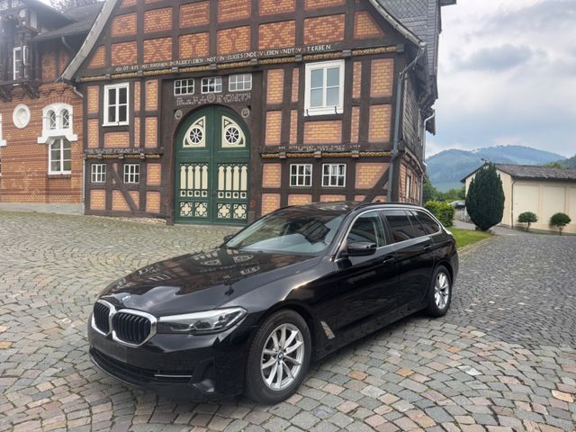BMW 520d LCI*VOLL*PANO*H&amp;K-Sound*AHK*LEDER*DriveAssi