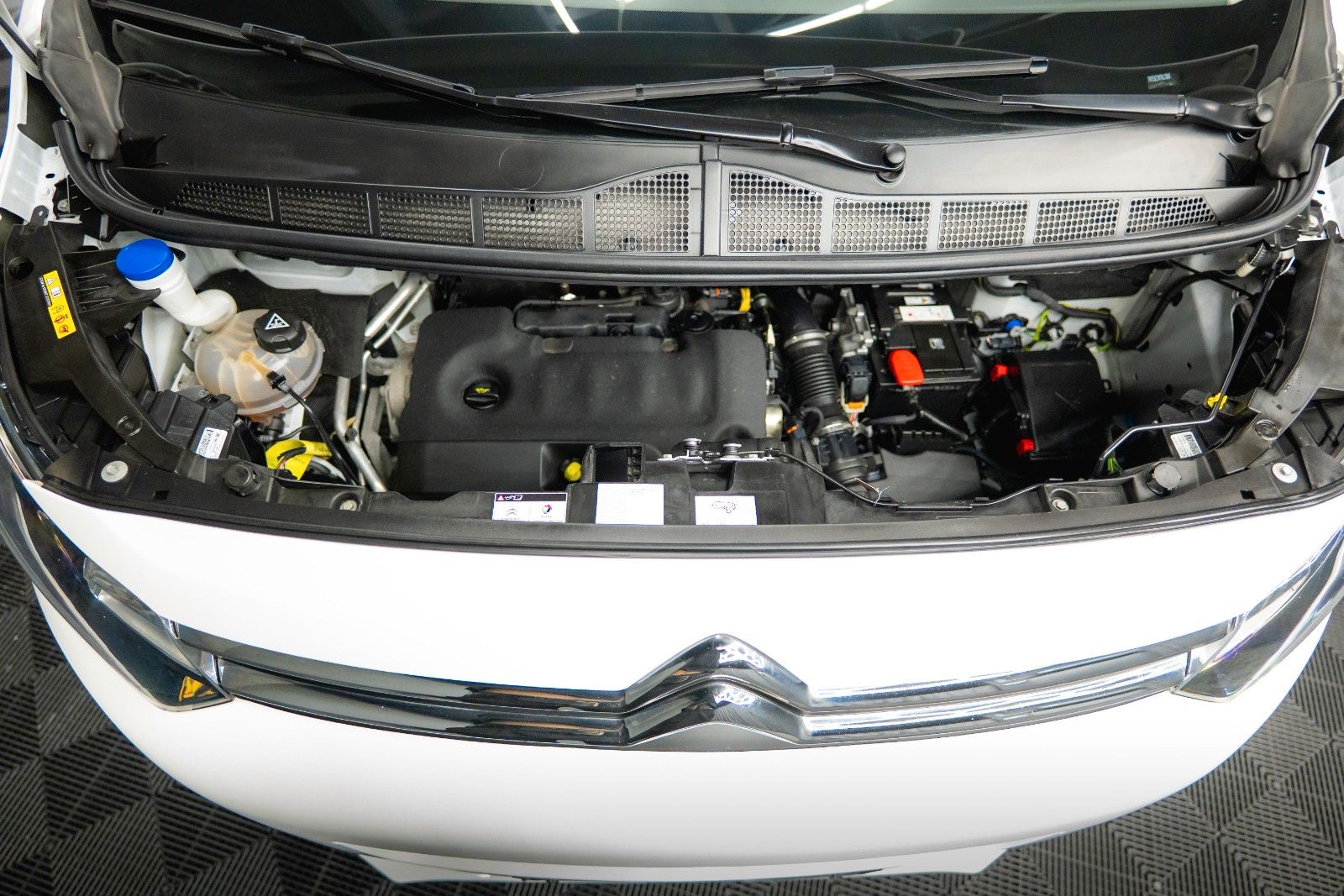 Fahrzeugabbildung Citroën Jumpy Kasten Club M Automatik *Regalsystem*360°*