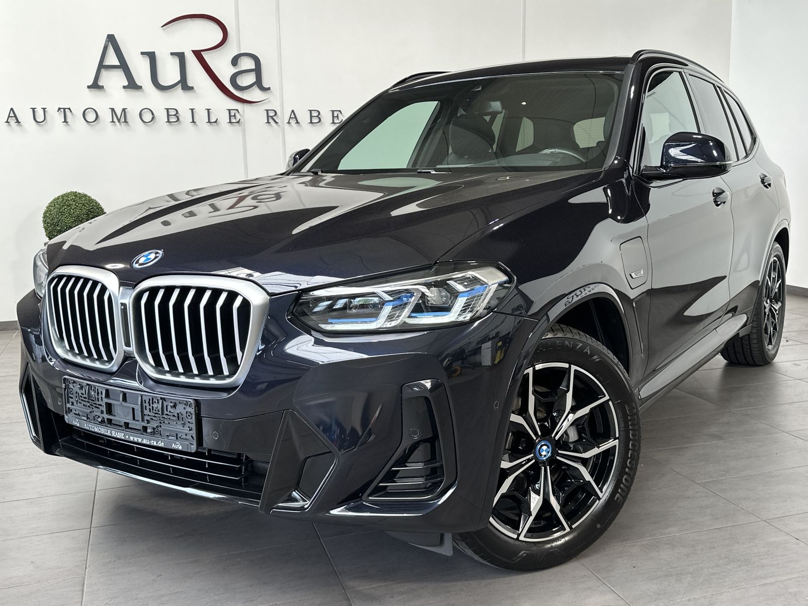 Fahrzeugabbildung BMW X3 xDrive30e M-Sport NAV+LASER+PANO+HUD+KAMERA