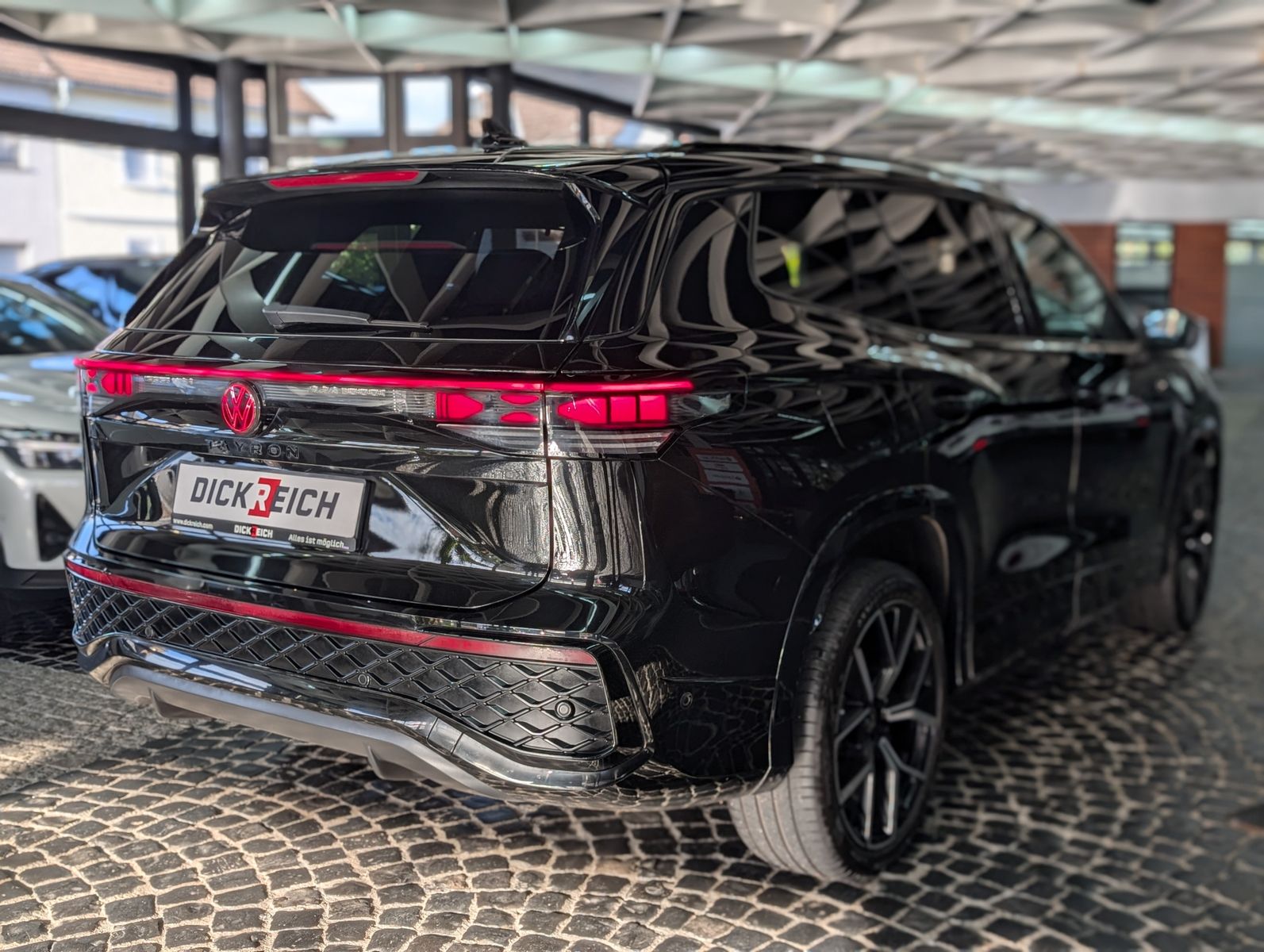 Fahrzeugabbildung Volkswagen Tayron R-Line 360°H&K HUD PANO IQ-LIGHT BLACK 7S