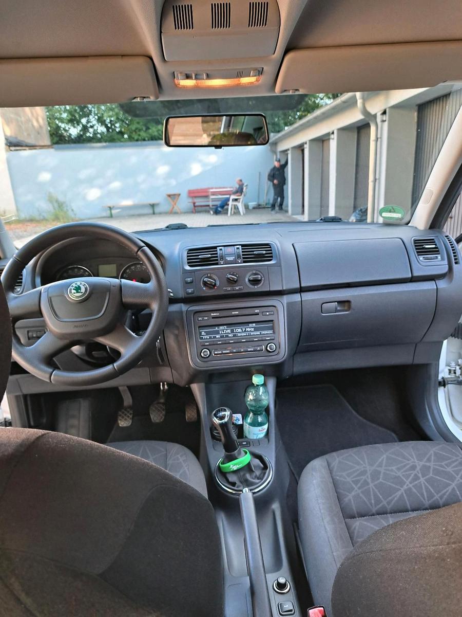 Skoda Roomster 2012 — interior